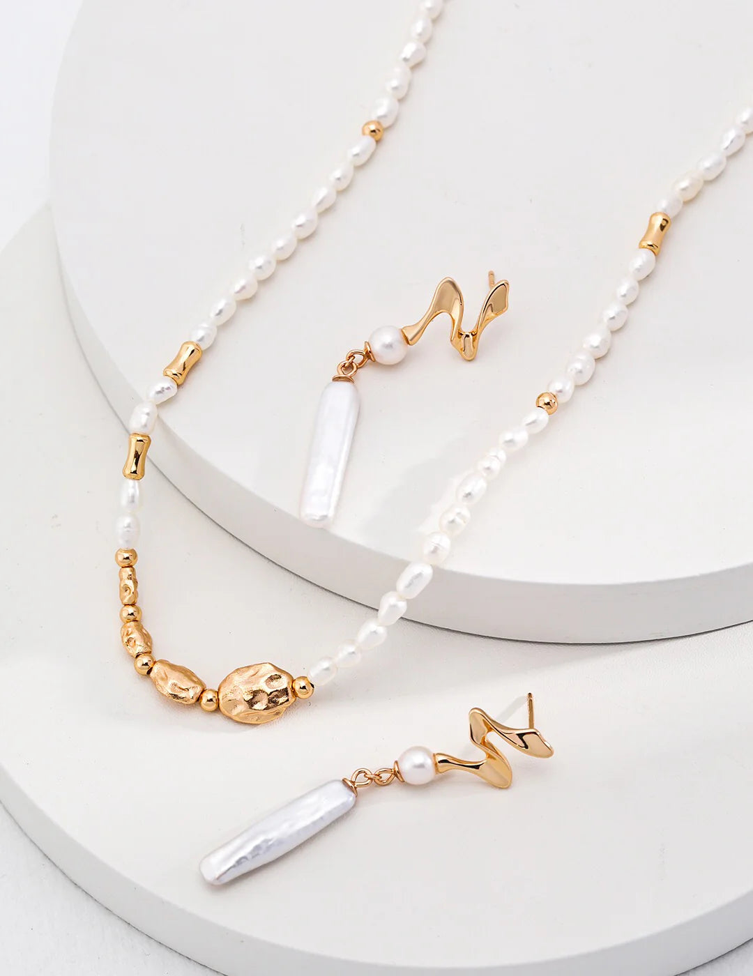 Minimalist Pearl Dangle Earrings | Pearl Jewelry