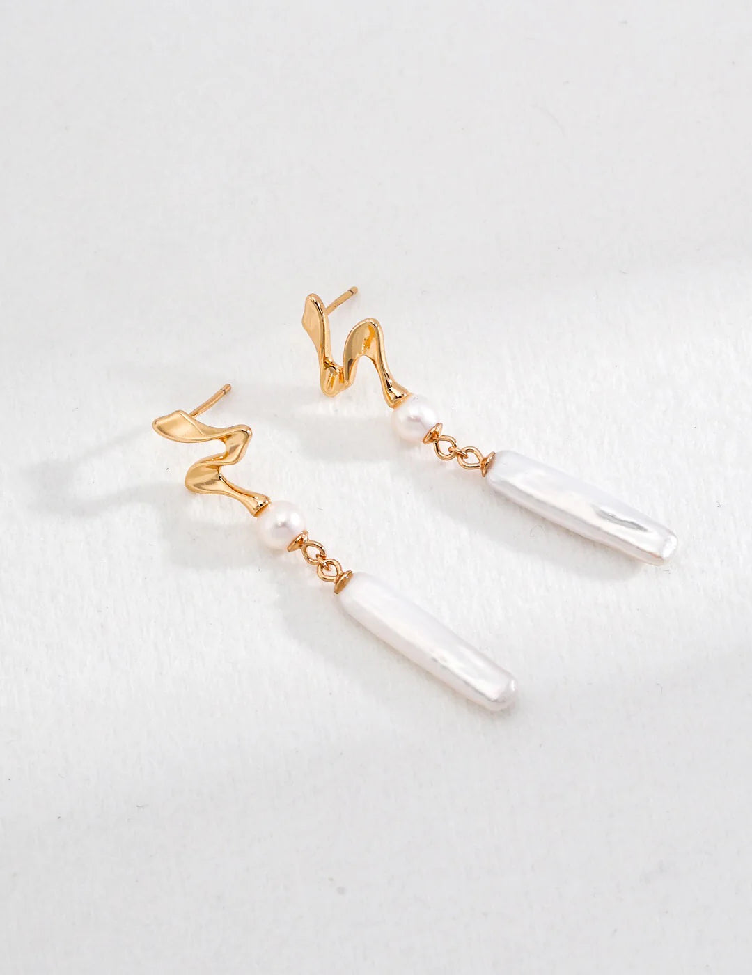 Minimalist Pearl Dangle Earrings | Pearl Jewelry