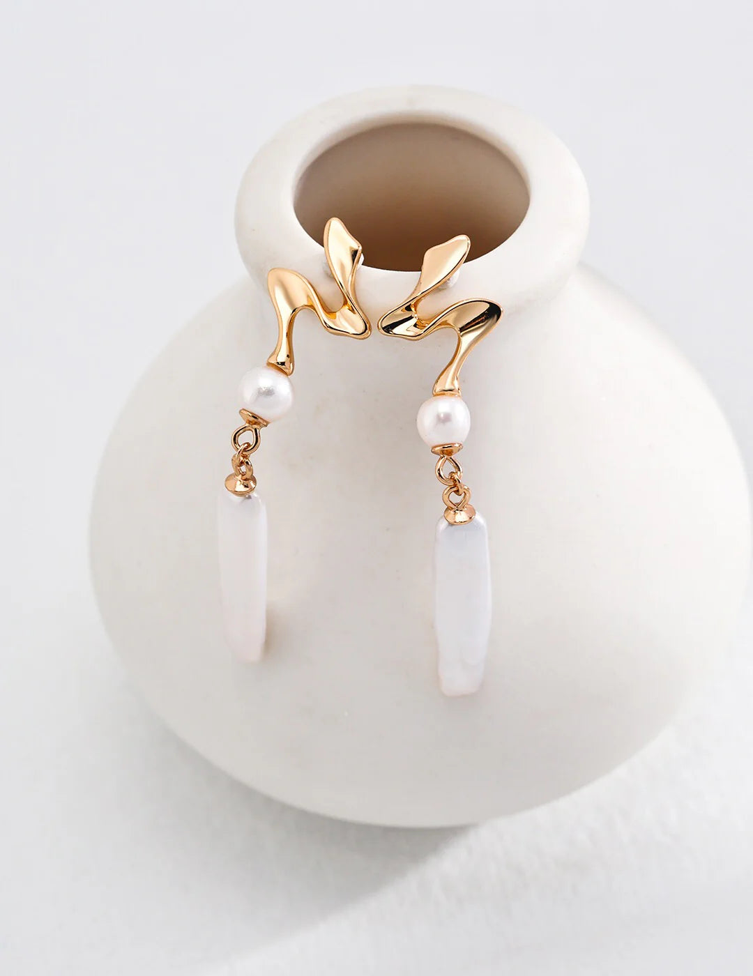 Minimalist Pearl Dangle Earrings | Pearl Jewelry